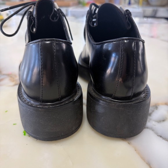 Prada shoes - Picture 3 of 3